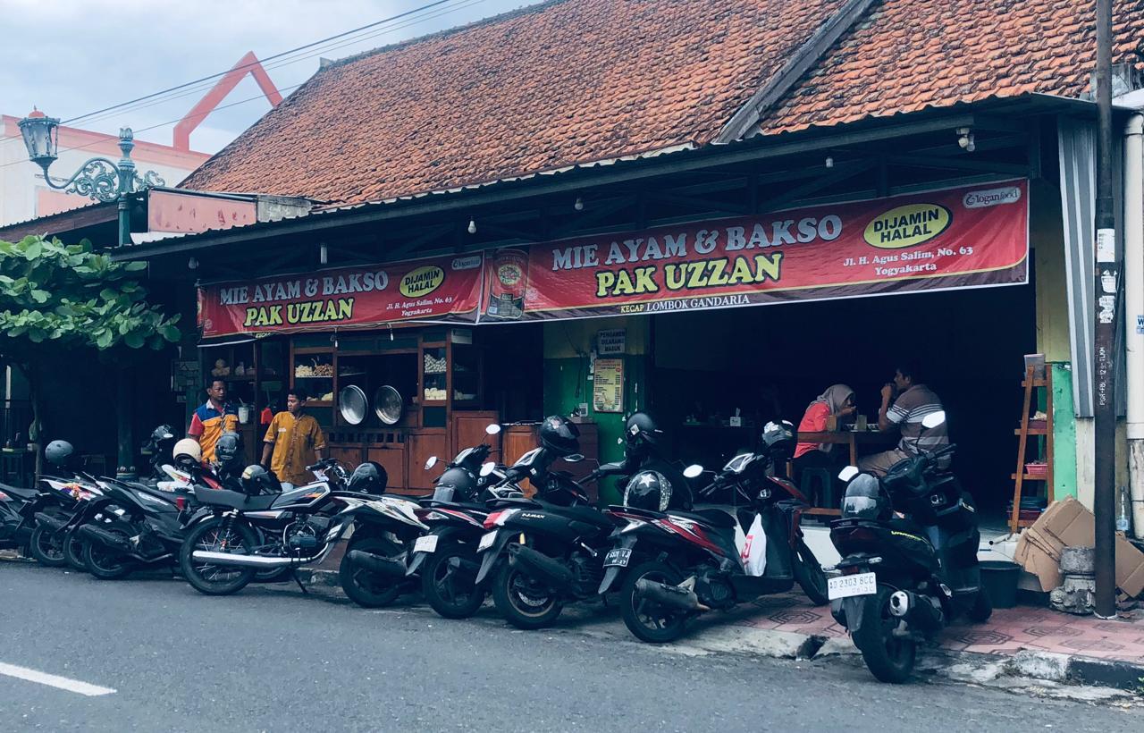 Mie Ayam & Bakso Daging Sapi Pak Raji: Kenikmatan yang Menghidupkan Harimu di Cilacap