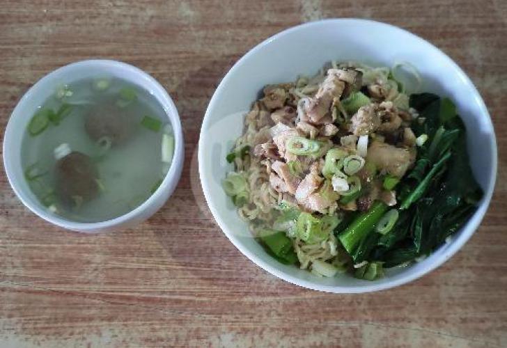 Mie Ayam & Bakso Daging Sapi Pak Raji: Kenikmatan yang Menghidupkan Hari di Cilacap