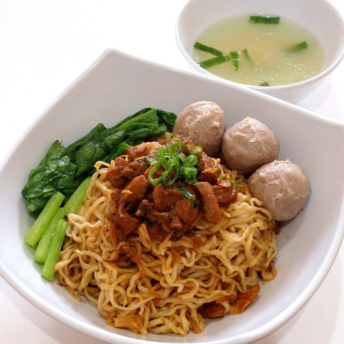 Pak Raji's Mie Ayam & Beef Bakso: A Taste That Binds Cilacap's Soul
